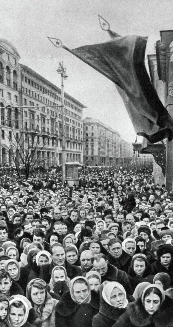 Сколько было на похоронах сталина. Похороны Сталина 1953. 1953 Москва похороны Сталина. Сталин 1953 похороны.