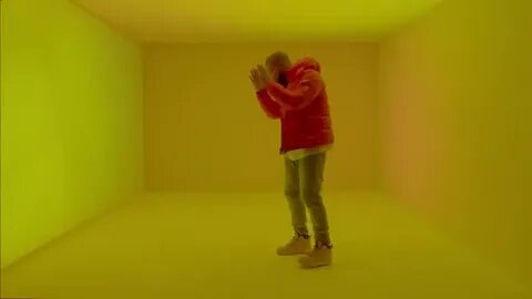Дрейк танцует