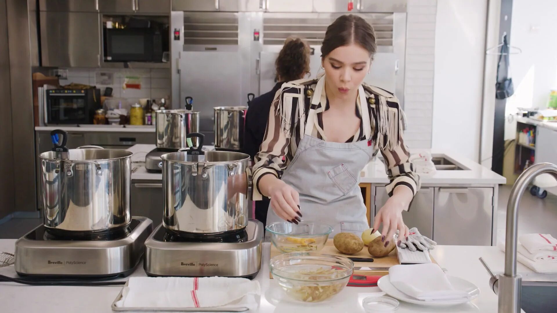 Хейли Стайнфелд горячие. What is she Cooking в разных временах. Cooking mama 5: bon Appétit!. Hailee Steinfeld back to Life.