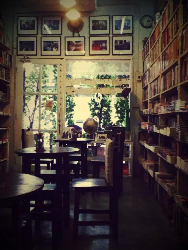 Book Cafe бук кафе. Книжное кафе. Книжная кофейня. Кофейня библиотека.
