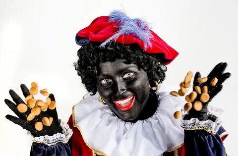 SOEST - Schminken van Zwarte Piet. 