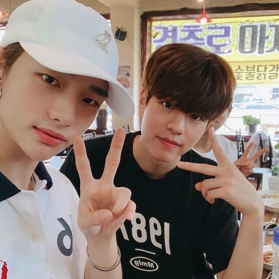 Хёнмины stray. Хван хенджин. Хенмины фф. Хёнмины stray. Хенджин stray kids.