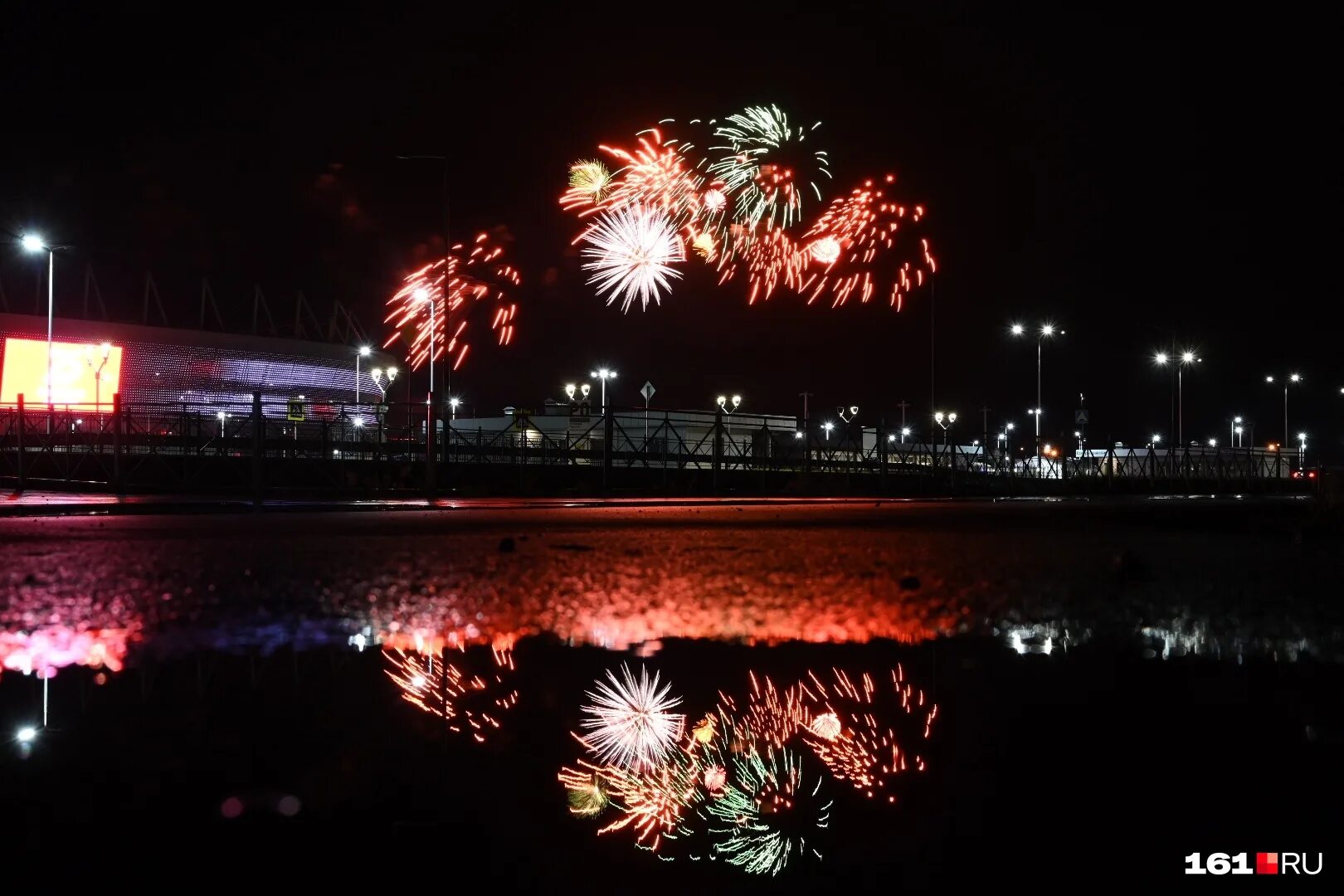 салют на набережной в ростове на дону. мероприятия в ростове на дону. ростов на дону выходные дни. ростов на дону выходные дни. праздник день города ростова-на-дону.