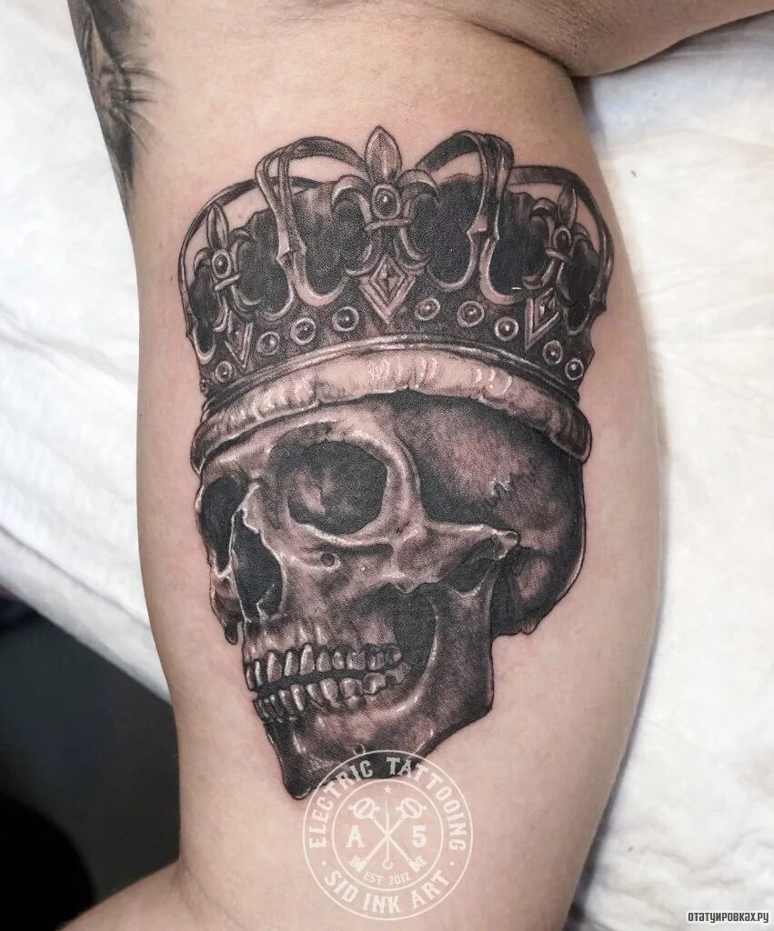 тату на груди мужские череп. тату череп на груди. наколки череп с короной. череп с короной. тату череп с короной.