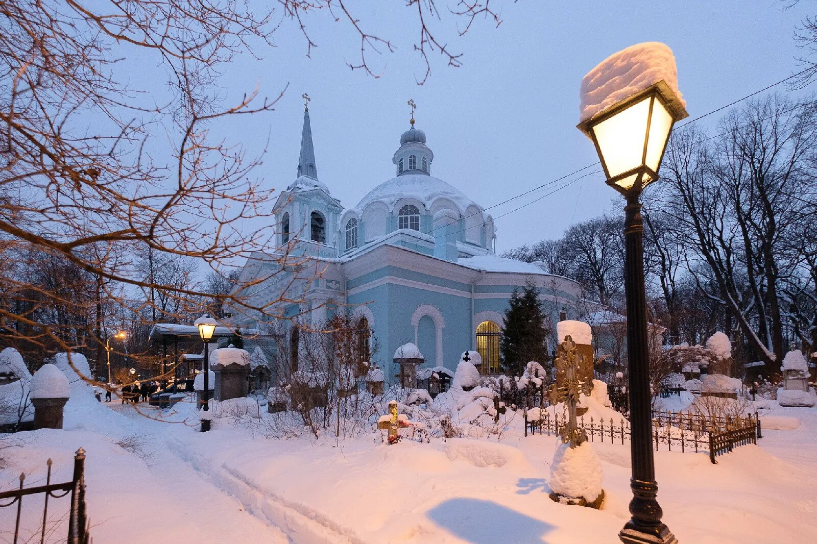 Храм Смоленской иконы Божией матери в Санкт-Петербурге. Смоленская Церковь Санкт-Петербург на Смоленском кладбище. Смоленский храм иконы Божией матери. Смоленская Церковь на Васильевском острове.