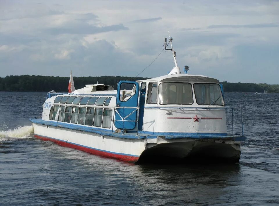 Теплоход заря 343р красноярск. Речной теплоход заря. Теплоход заря великий устюг. Теплоход заря 946 проекта. Речной катер заря.