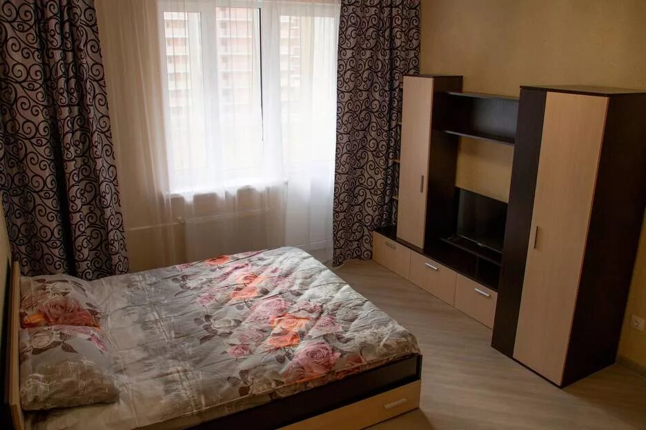 Суточные квартиры в краснодаре. Студия краснодар. Квартира студия в краснодаре. Апартаменты на кубанской 19-5. Игнатова 4/1.