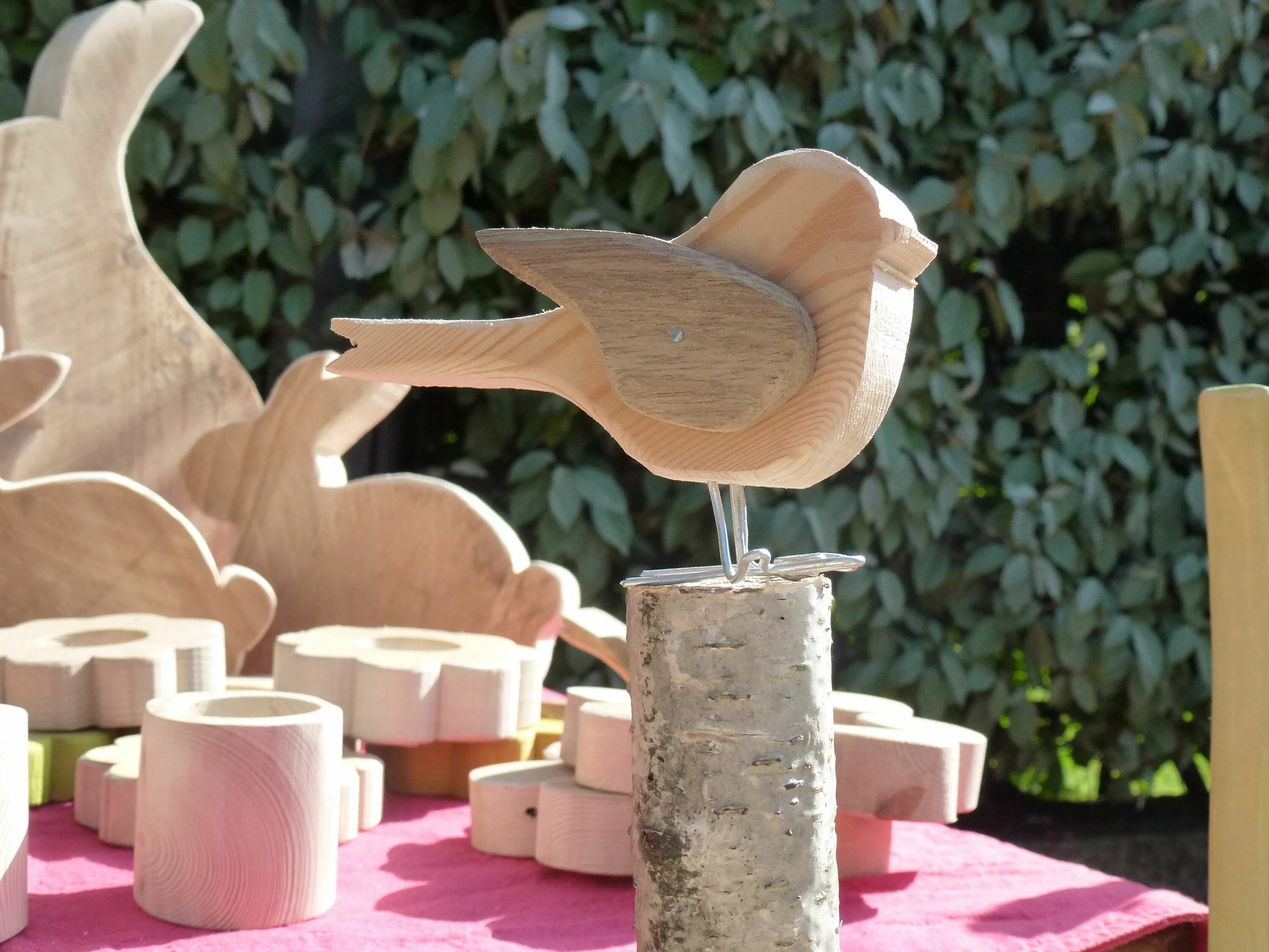 птицы из дерева своими руками. изделия из фанеры для сада. деревянные фигурки птиц. вырезать из дерева фигуры. деревянная птица.