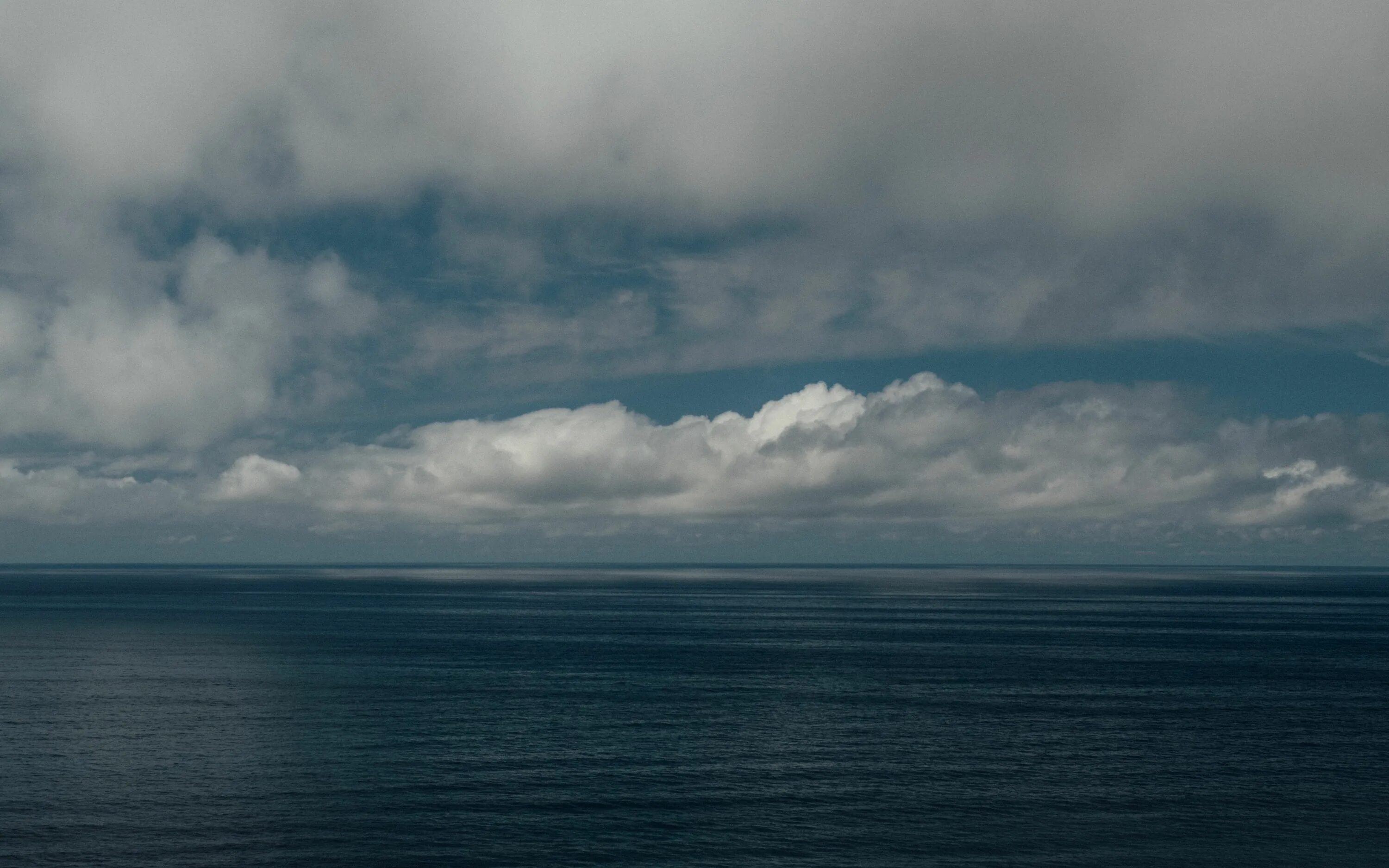 Пасмурное море. Облака над морем. Море Горизонт. Море облаков.