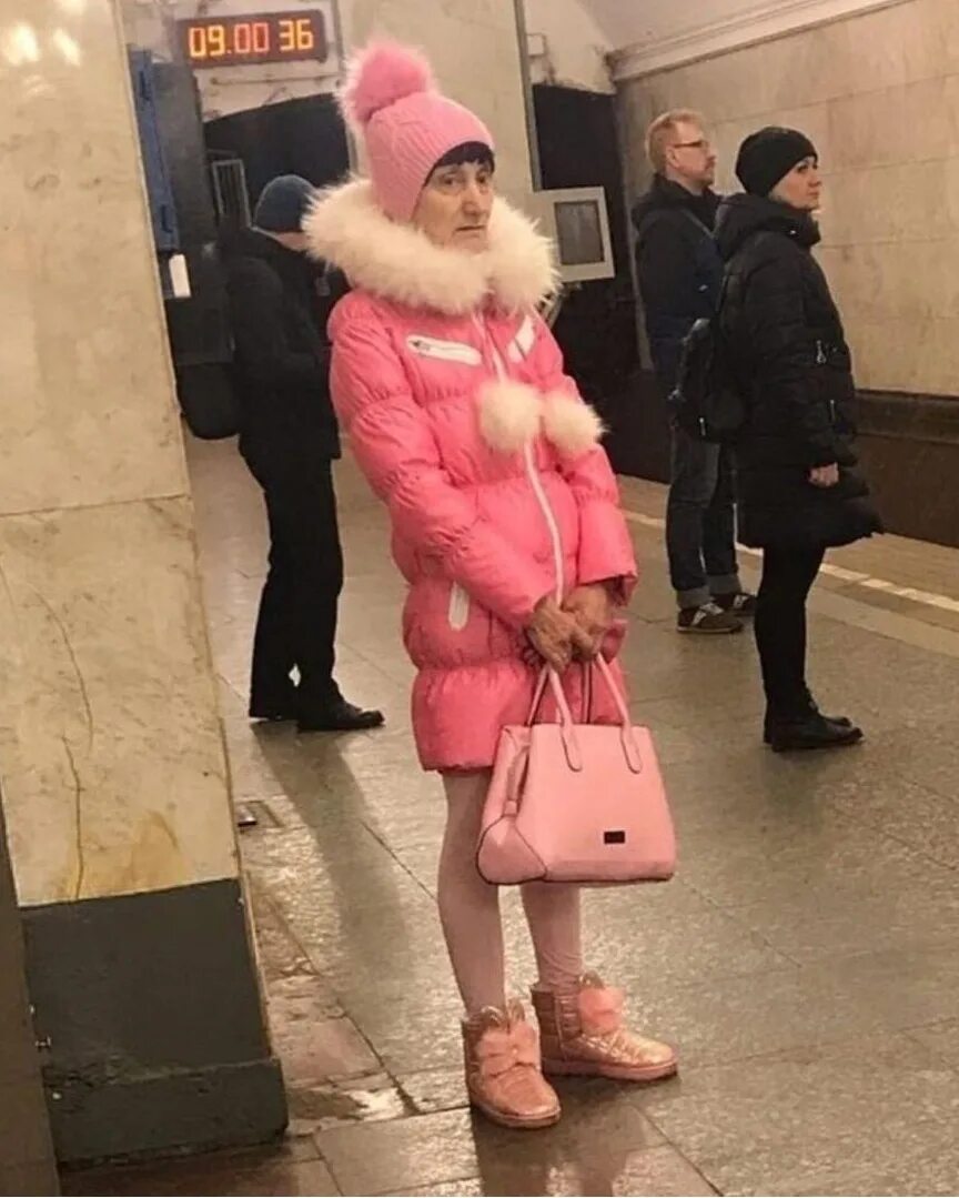 Полицейский на улице. Выход на лед запрещен 2021. Бездомные во владимире. Запрет выходить на улицу. Голодные холодные бездомные.