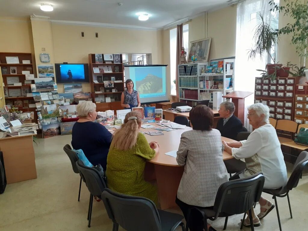 Библиотека орджоникидзе. ЦСО. Библиотекари центральной библиотеки картинка. Библиотекари в социуме что это.