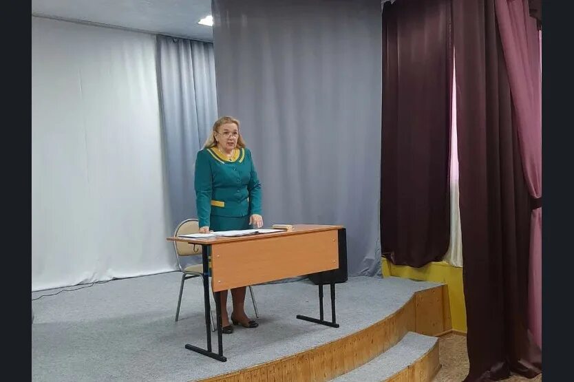 Заседание директоров школ. Совещание директоров школ барнаул. Сабирзянова ильхамия мансуровна директор. Собрание директоров школ. Совещание в школе.