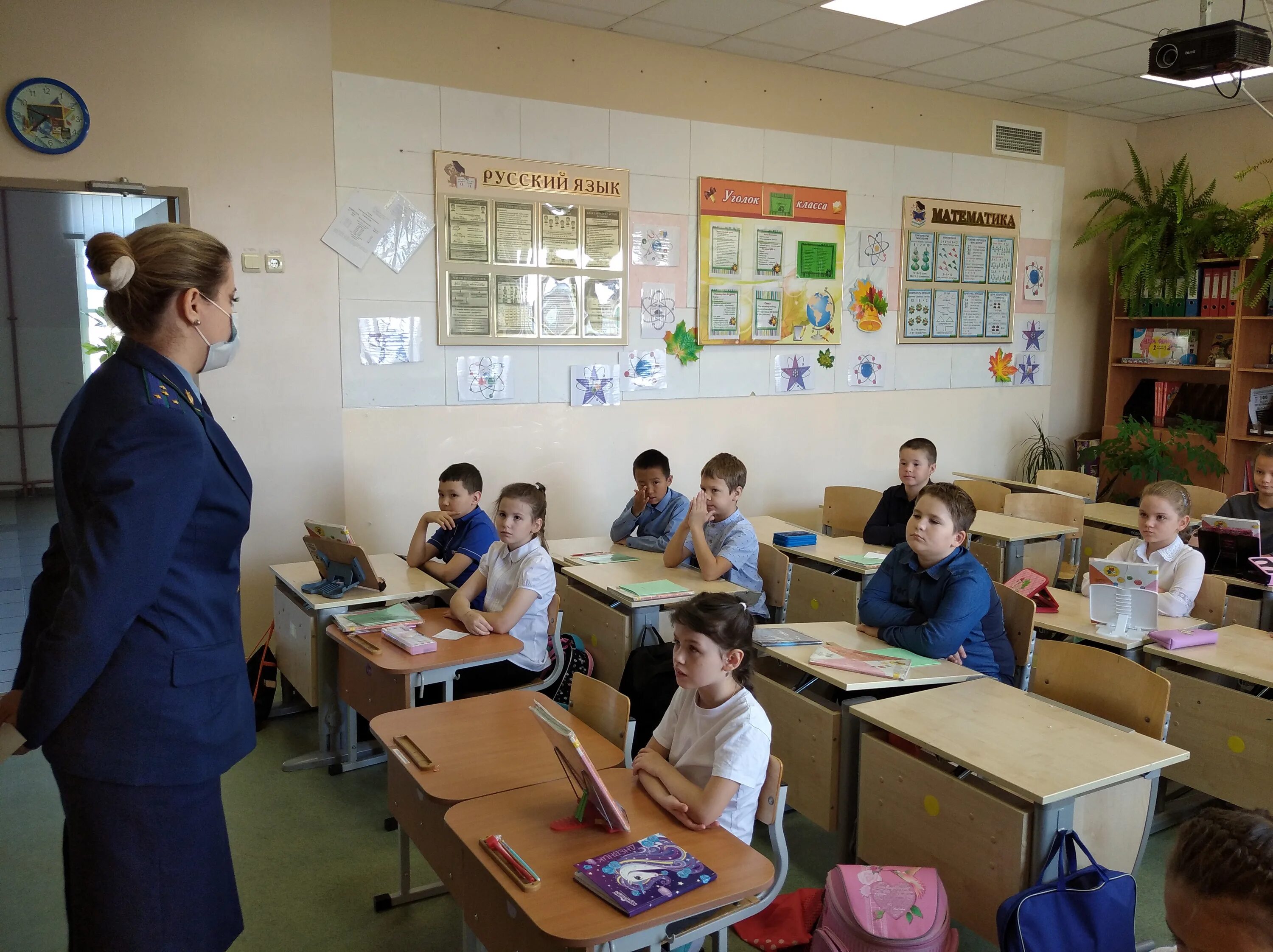 На чукотке в школе анадыря. Средняя школа в анадыре. На чукотке в школе анадыря. Город анадырь школа. Средняя школа г анадырь.