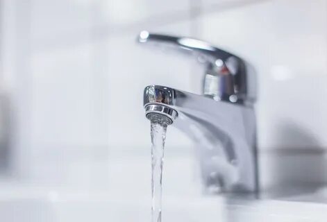 Кран з водою