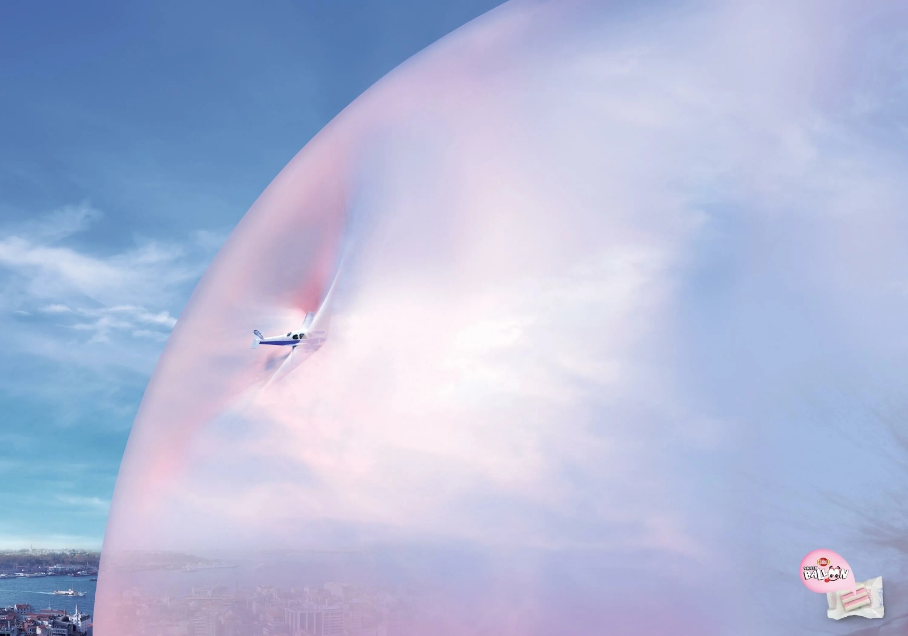 надула шар из жвачки. самый большой пузырь из жвачки в мире. огромный пузырь из жвачки. огромная жвачка. самый большой пузырь из жвачки в мире.