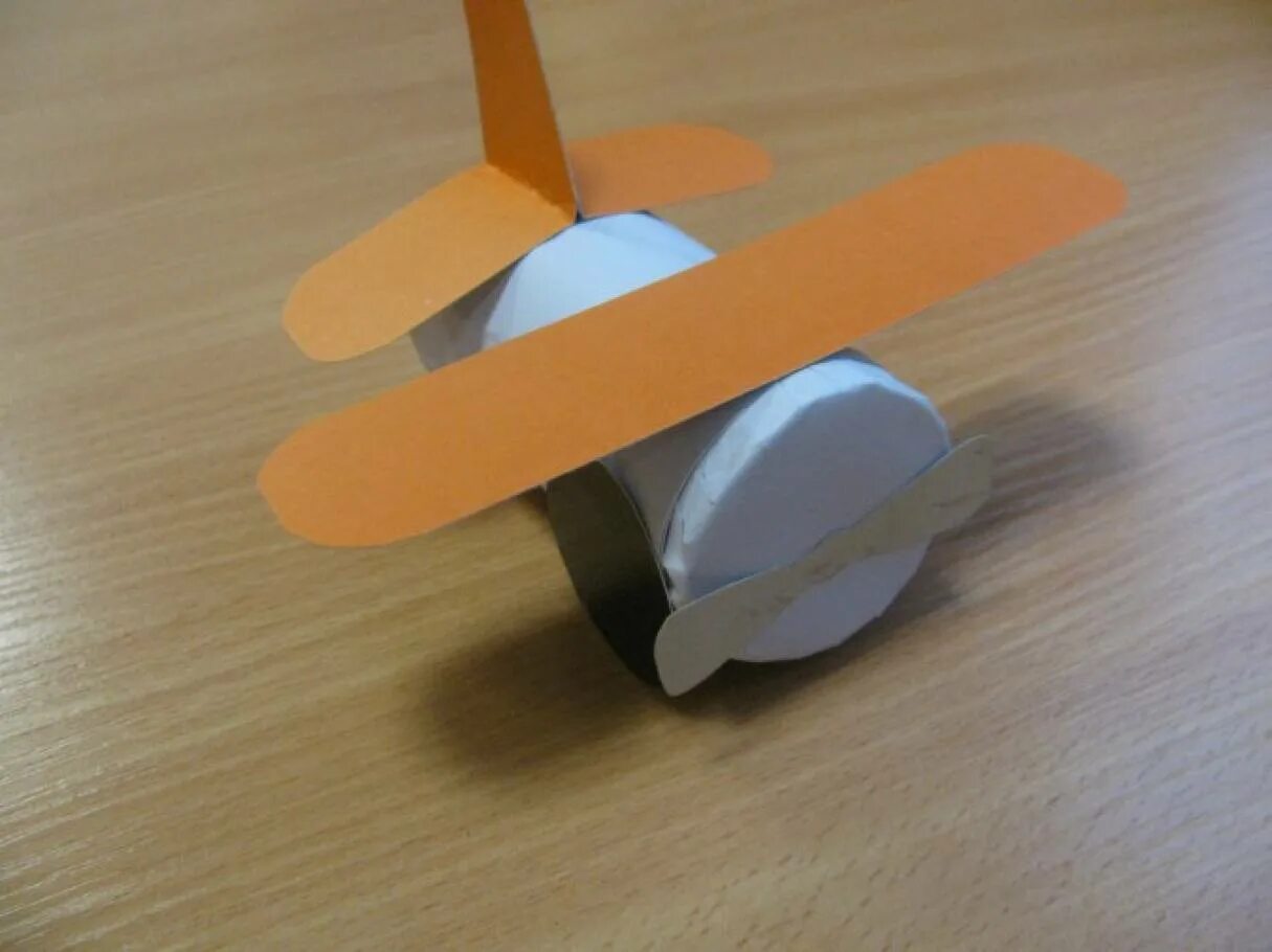 Самолет технология 4 класс. Поделка самолет из картона. Детская поделка самолет. Вертолет из картона. Вертолет из картона для детей.