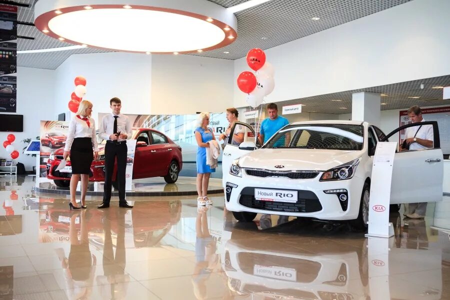 Купить киа рио в автосалоне. Kia Rio 2011 дилерский центр. Автосалон кия Рио. Kia Rio 3 у автосалона. Киа Рио новый автосалон.