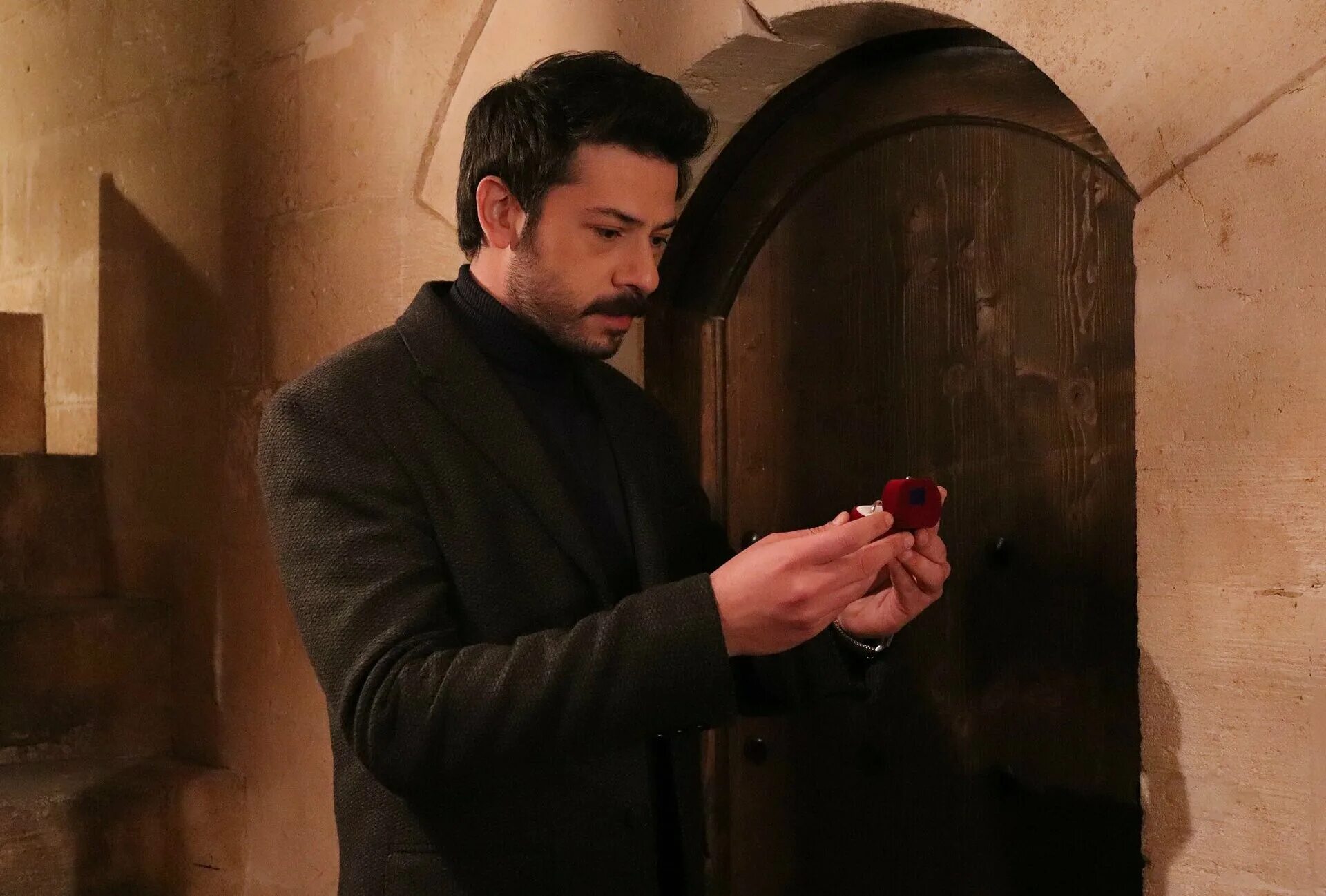 сирена сериал нетфликс. бен барнс. жина монгинштэрна. джамал хермаси.