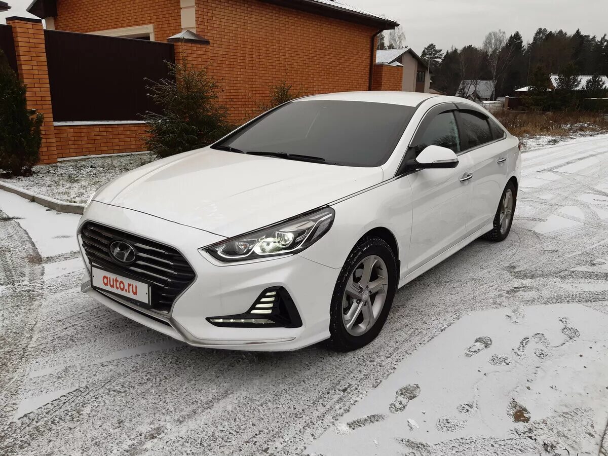Хендай соната белый перламутр. Какие диски смотрятся на белой сонате 2019. Hyundai sonata 2022 белая. Hyundai sonata 2022 white. Sonata белая.