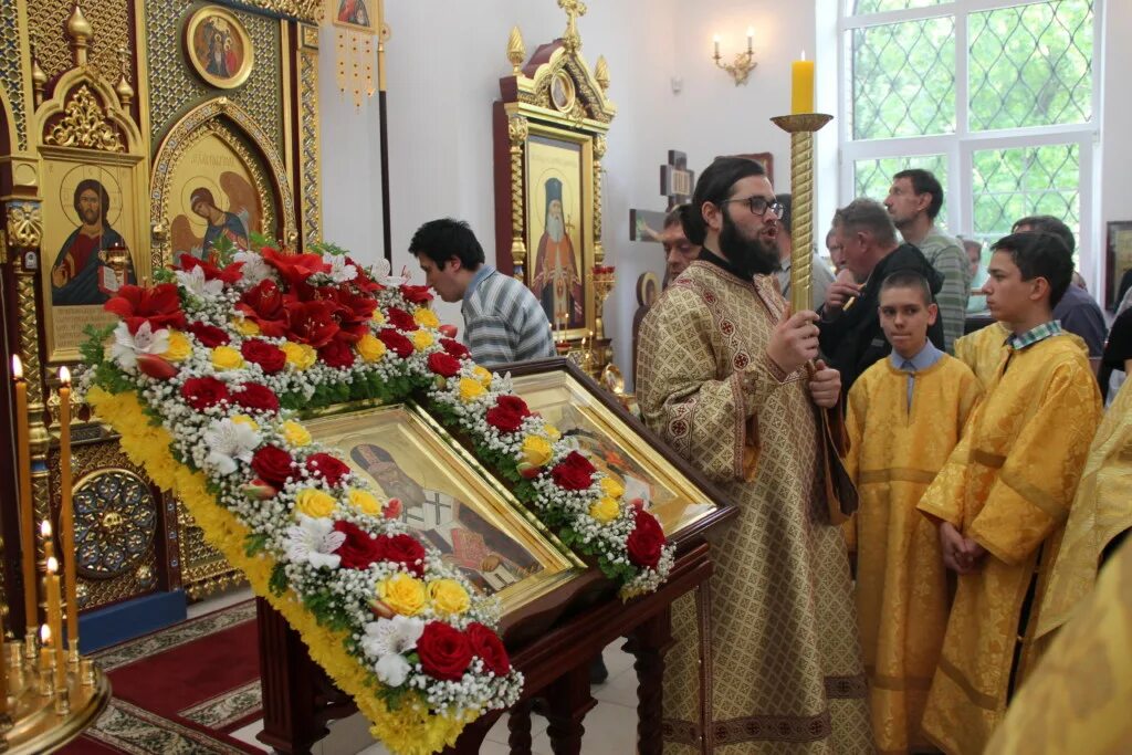 Храм святителя луки в симферополе в медицинской академии. Жилино. Храм святого луки в симферополе. Храм святителя луки в евпатории фото. Свято-троицкий женский монастырь в симферополе.