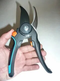 Секатор b m