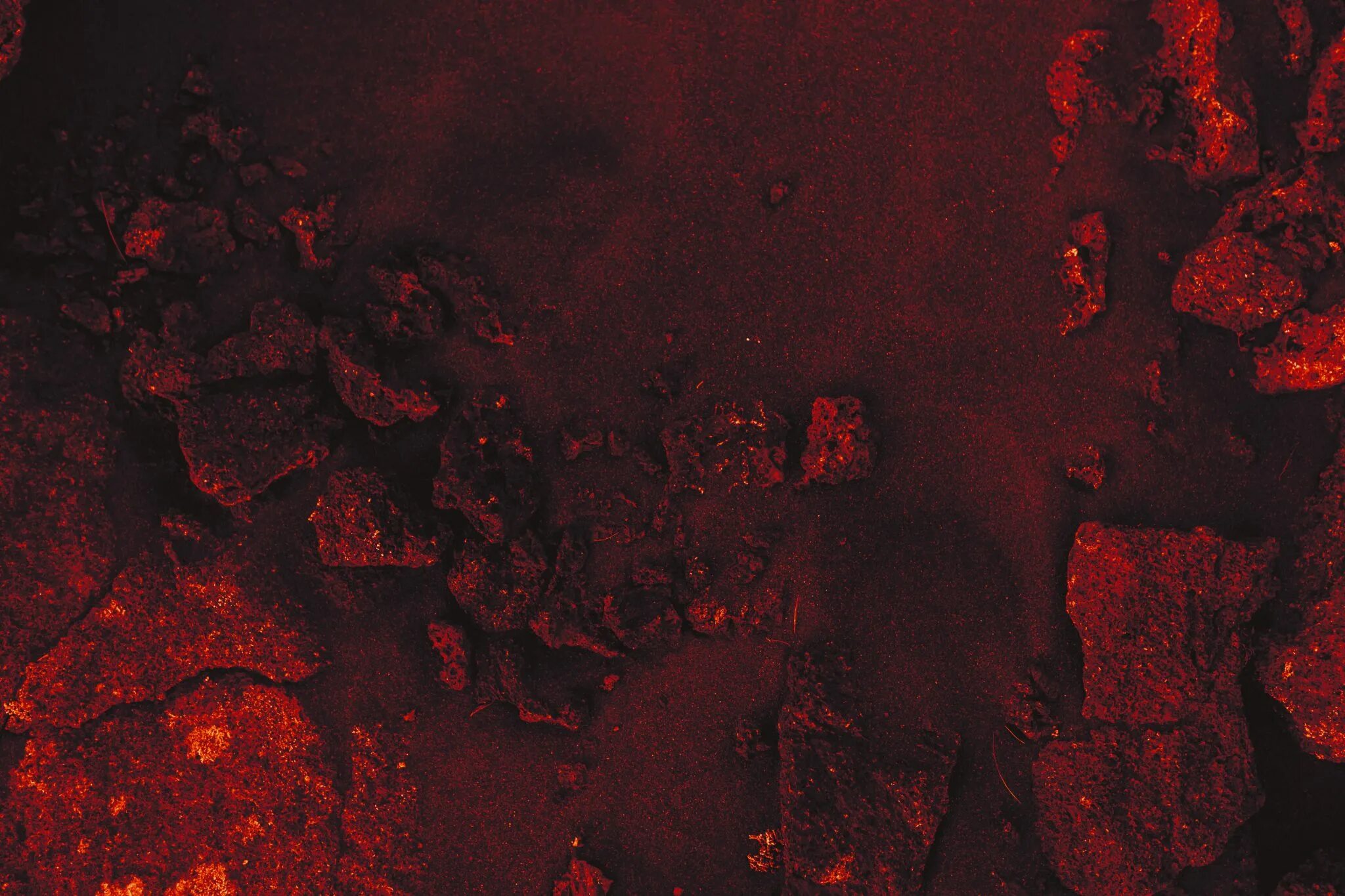 Сгоревший метал. Текстура обгоревшего металла. Красный камень текстура. Обгоревшая стена текстура. Обугленный фон.