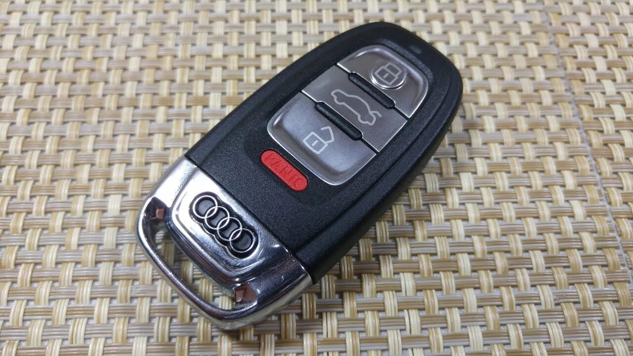 Ключи ауди купить. Ключ Audi a8 Keyless. Смарт ключ Ауди q8. Смарт ключ a8 Audi 2015. Ключ зажигания Audi q5.