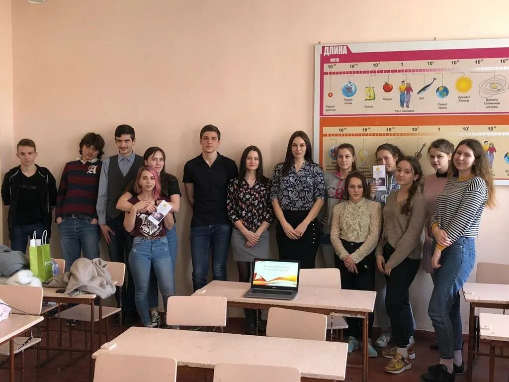 факультет иностранных языков. ульяновск педагогический университет инфак преподаватели. переводоведение и филология. рисунок факультет иностранных языков. студент факультета иностранных языков.