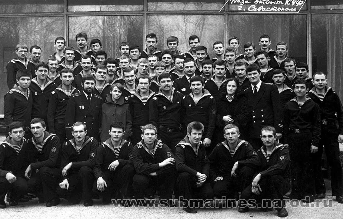 Подводная лодка состав экипажа. Экипажи апл к-66. Корабль crew dragon. Апрк курск. Проект экипаж.