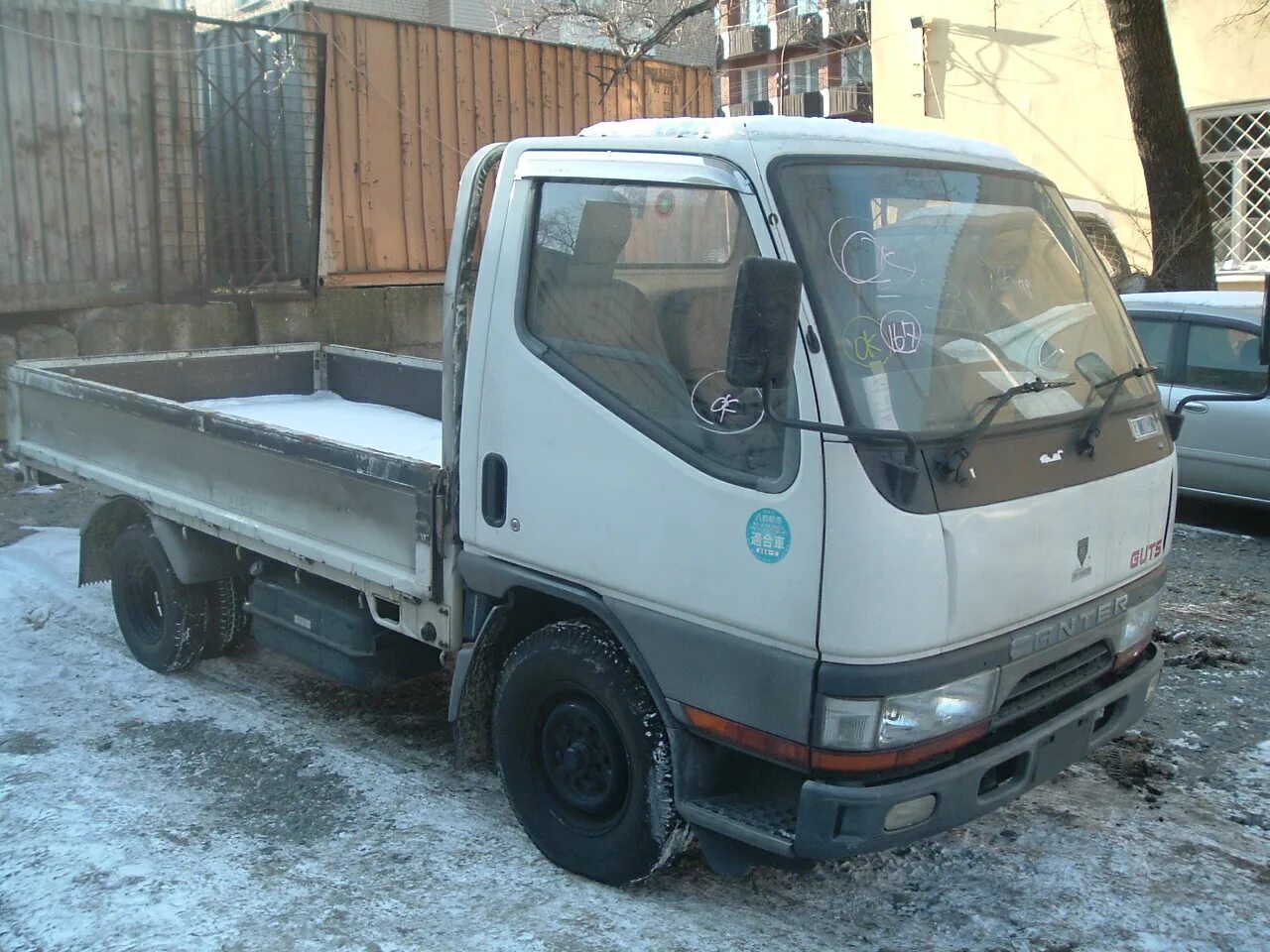 Купить митсубиси кантер бу. Мицубиси Фусо 1995. Мицубиси Кантер 1995. Mitsubishi Canter 1995 двухкабинник. Грузовик Мицубиси Canter 1995.