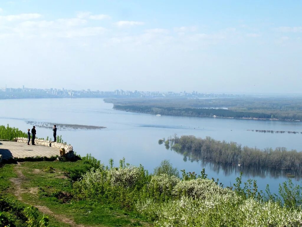 Вода в реке волга в самаре. Река Волга Самара. Волга близ Самары. Река Волга в Самаре. Берег реки Волги Самара.