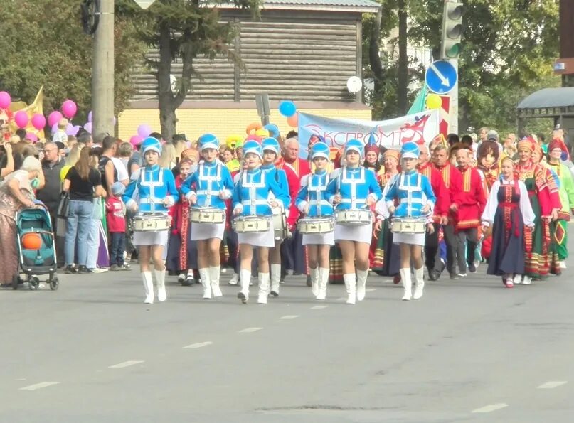 День города в коврове 2024 году когда. Человек года ковров 2023. Площадь 200 летия коврова. Площадь воинской славы ковров. С днем рождения город.