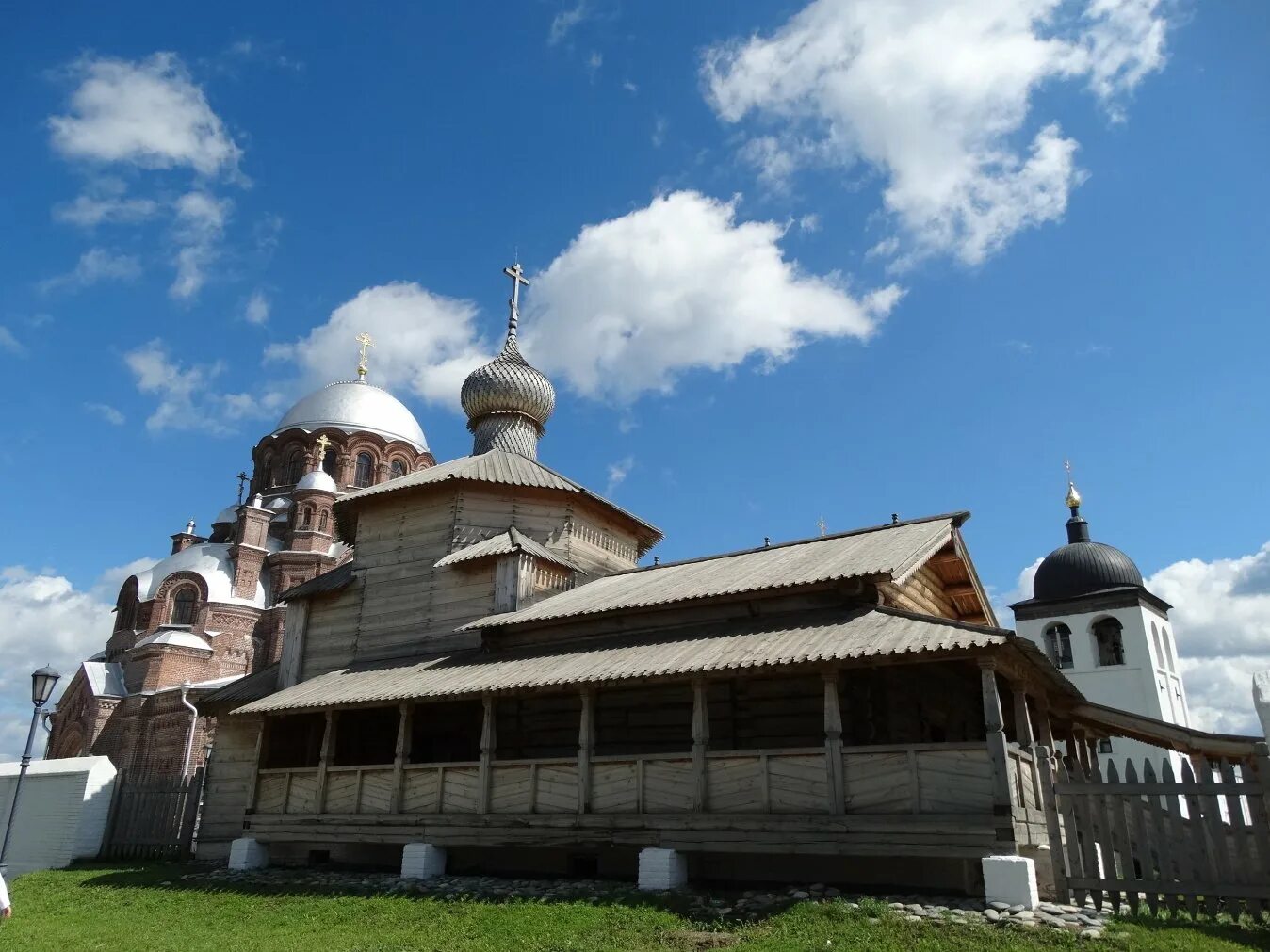 Свияжск сайт. Свияжск остров-град. Остров-град Свияжск в Казани. Музей остров град Свияжск. Свияжск остров-град достопримечательности.