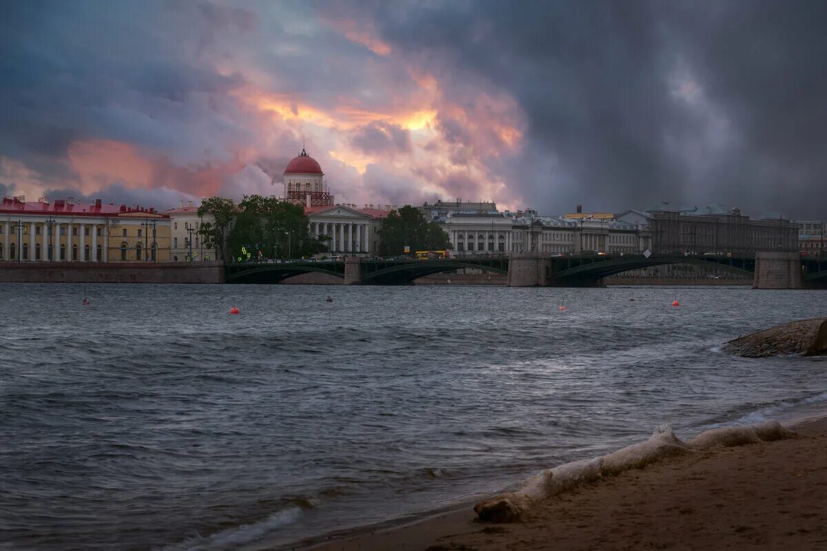 20 мая спб. Санкт-Петербург Сумерки в Санкт-Петербурге. Черный дворец на Неве Петербург.