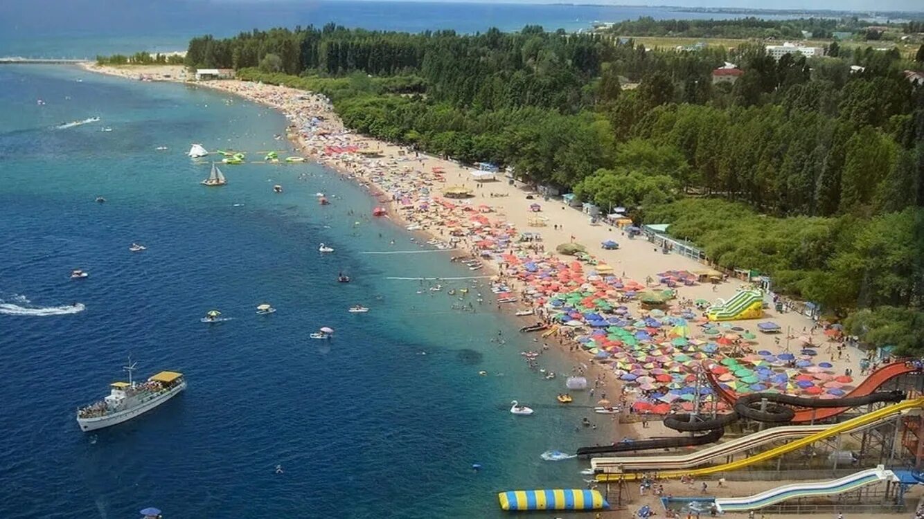 Сколько времени на иссык куле. Золотые пески иссык куль. озеро иссык-куль киргизия. пляж иссык куль киргизия. золотые пески киргизия иссык-кульская область.