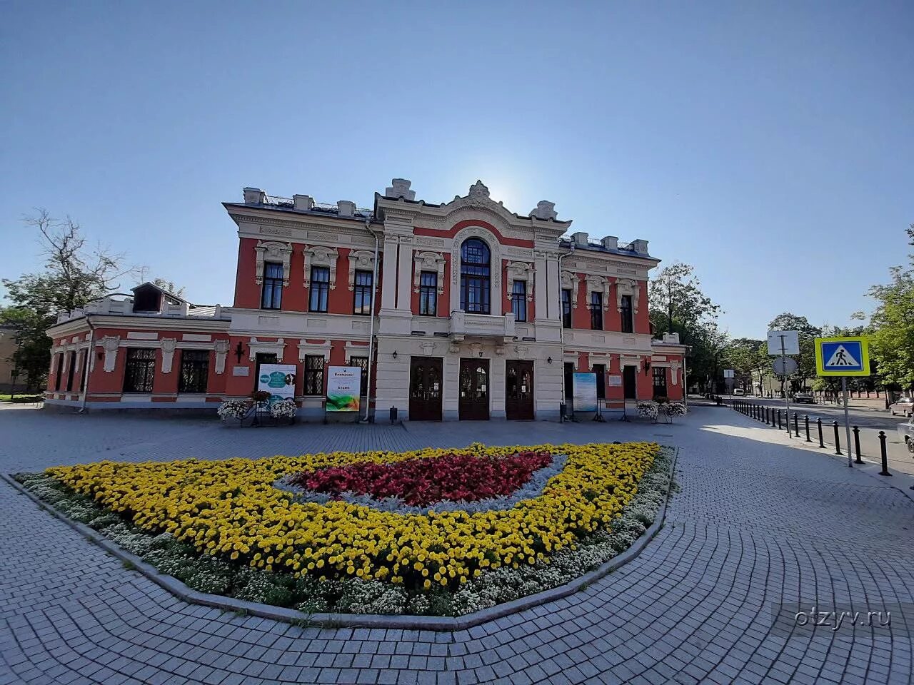 Псков улица Пушкинская. Псков ул Пушкина. Псков архитектура города. Город Псков улица Ленина театр Пушкина.