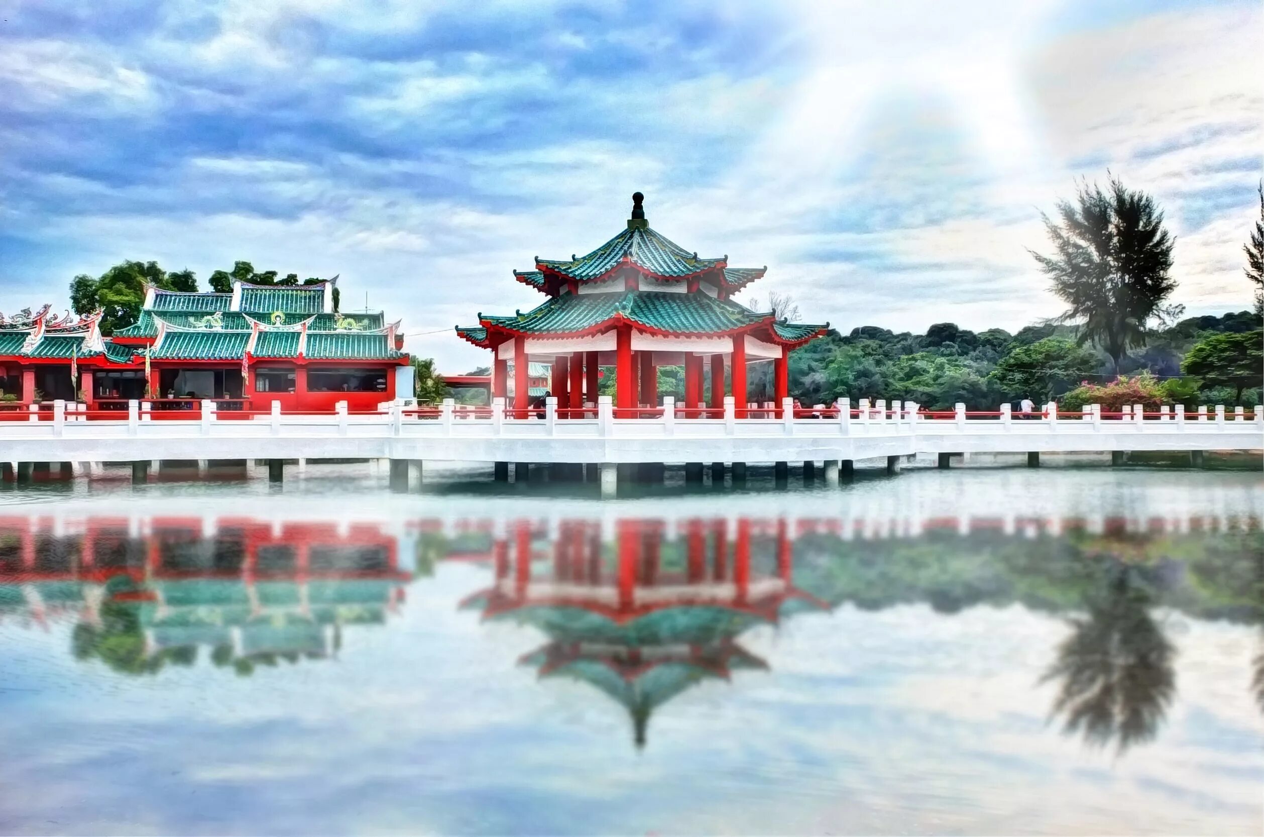Сингапур пагода здание. Азия Китай. Китайский храм на воде. Китайская архитектура на воде. Культурные центры азии