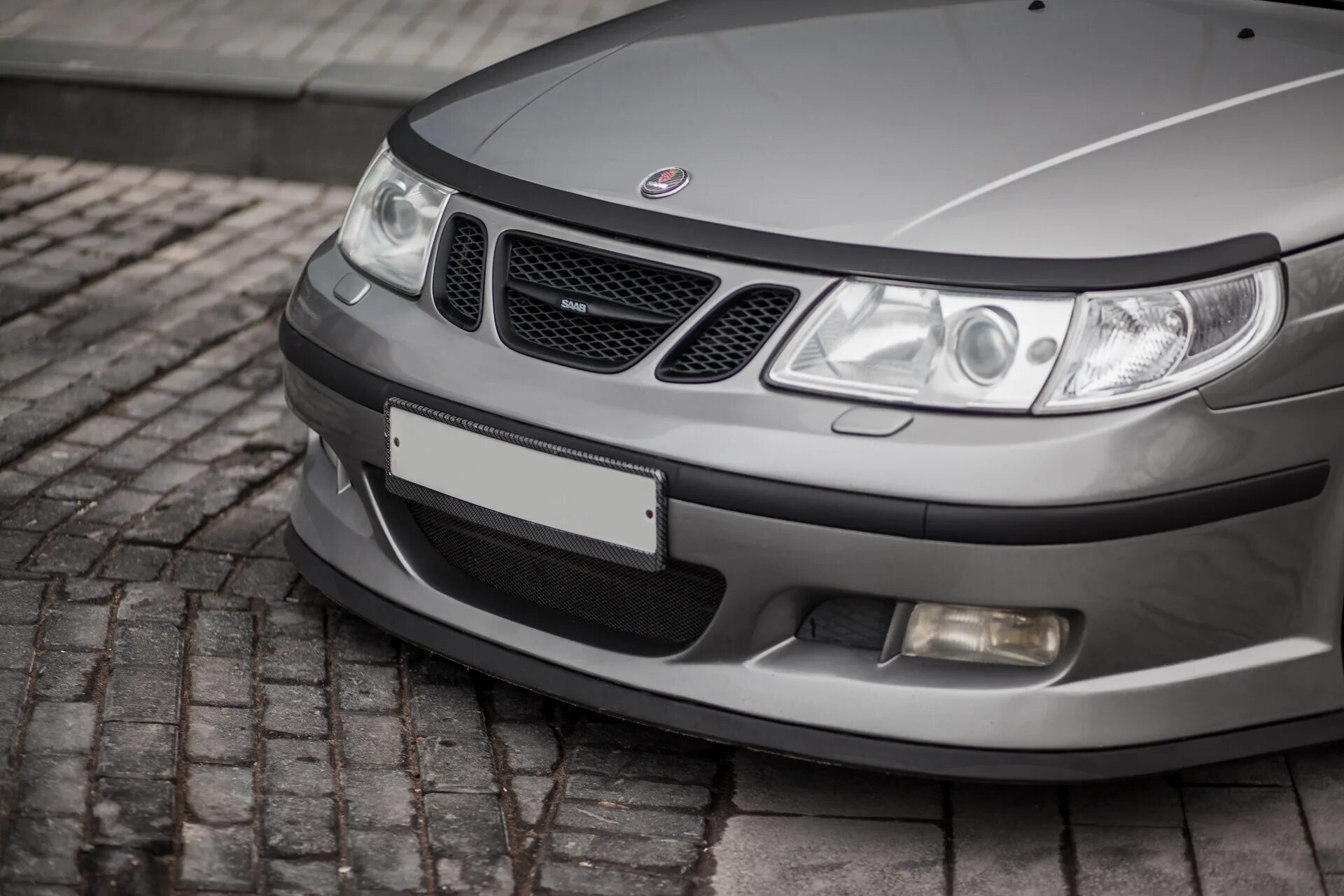 От какой машины бампер. Бампер Saab 9-3 Aero. Передний бампер Сааб 9-5 Аэро. Клыкастый бампер Сааб 9-5. Бампер передний Сааб 9-5.