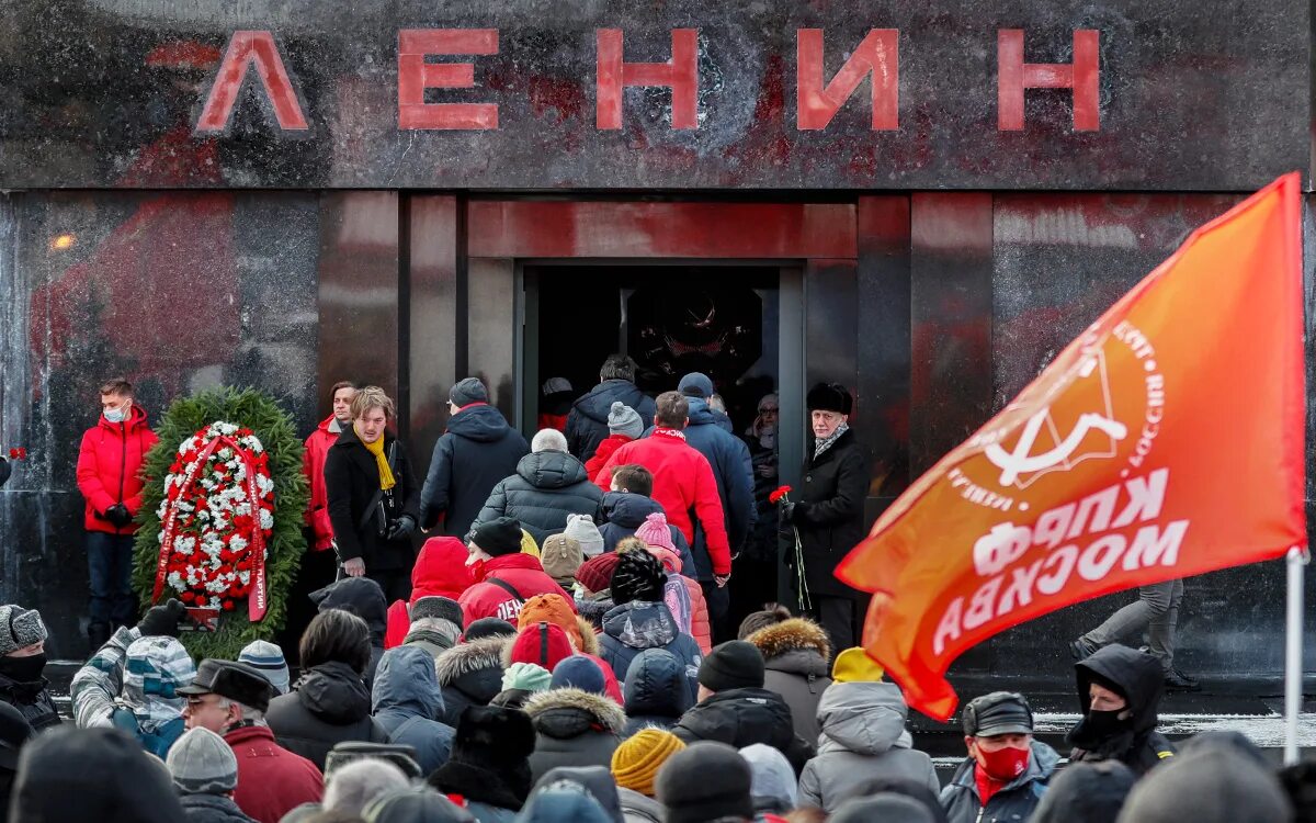 Почему ленина не похоронят до сих. Ленин КПРФ. Ленин в мавзолее коммунисты. Ленин КПРФ 2017.