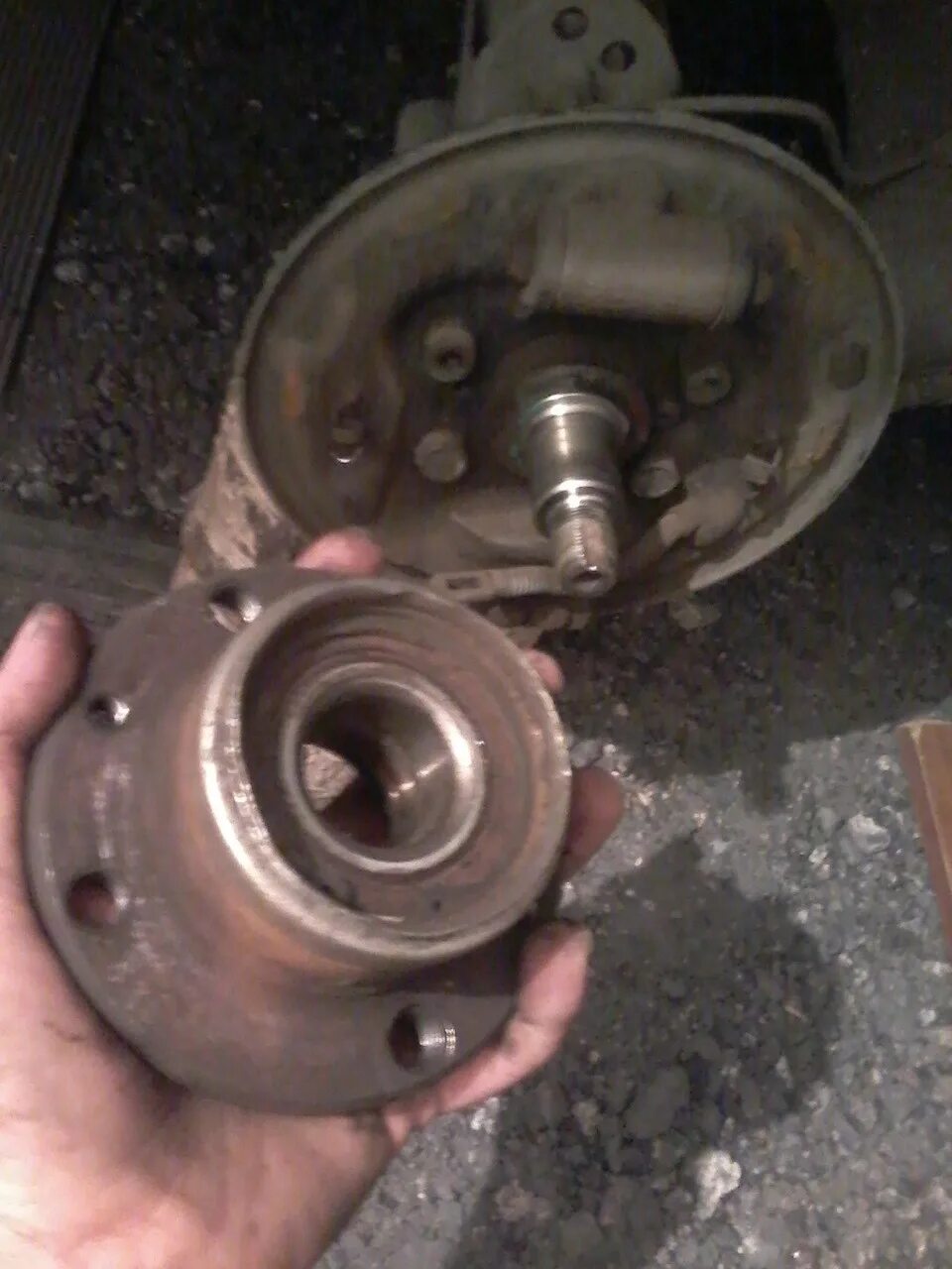 Как поменять задний подшипник. Как поменять задний подшипник. Ступичный подшипник ваз 2114 передний. Подшипник задней ступицы приора. Ступица задняя дэу нексия 2004г.