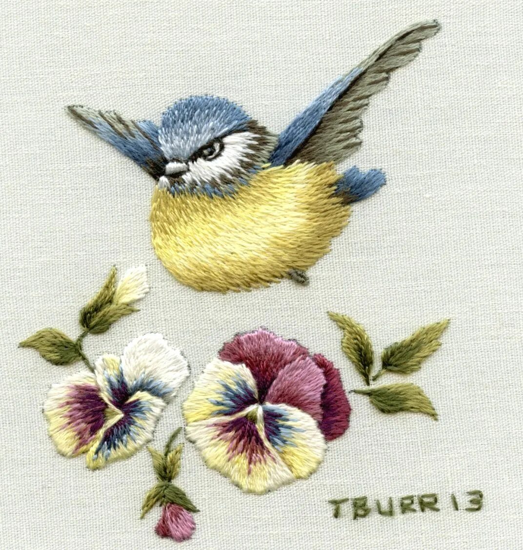 Птица вышитая гладью. Гладь птицы. Гладь птицы. Триш бурр. Птички вышитые гладью.