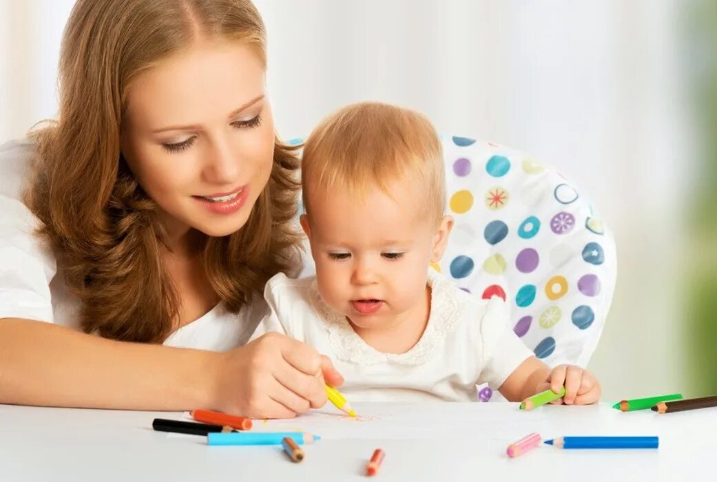 Играю вместе с мамой. Мама и малыш развивающие занятия. Мама и дошкольник. Развивающие занятия вместе с мамой. Дети рисуют маму.