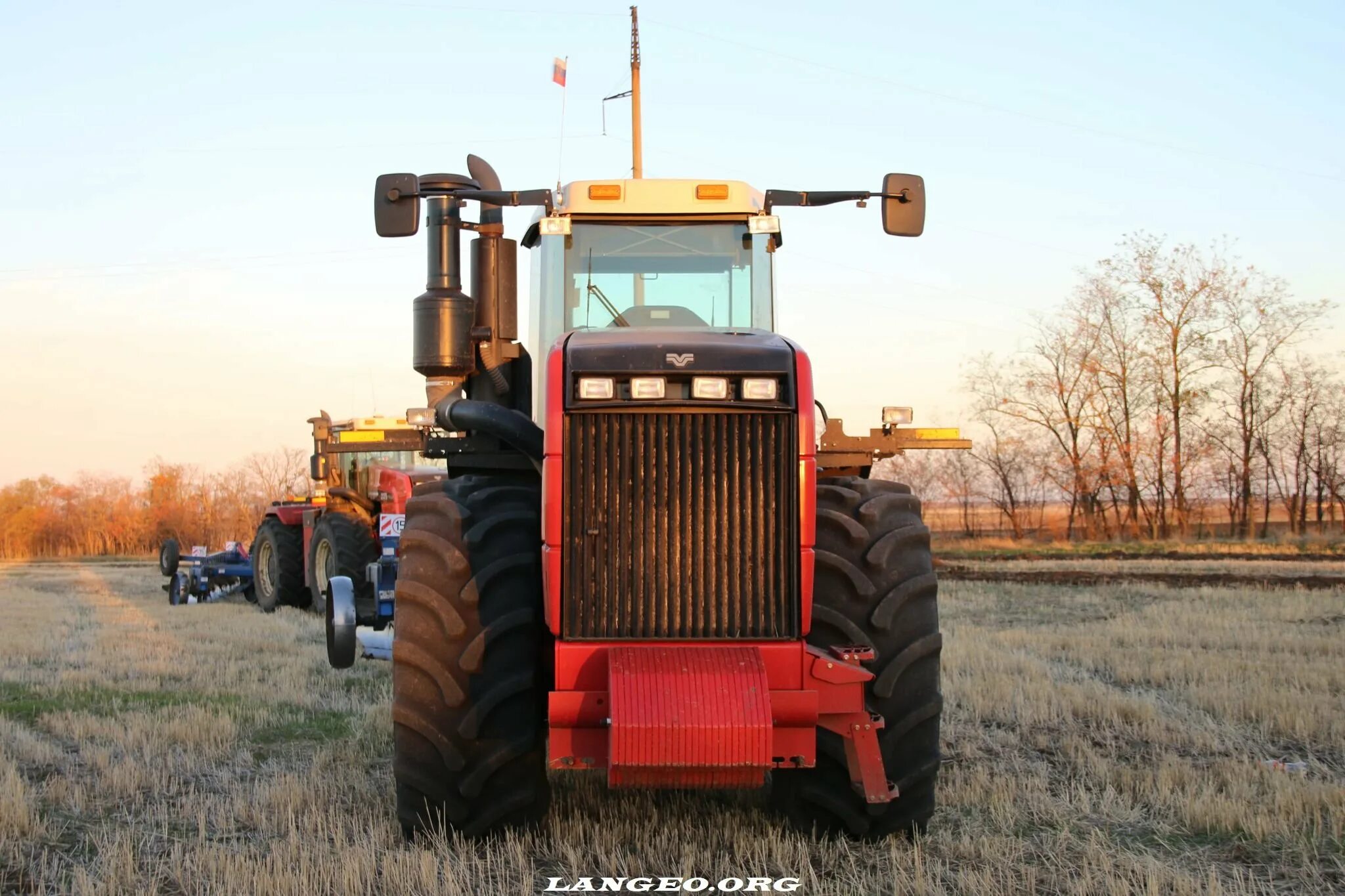 Solis трактор 150. Трактор солис 110. Минитрактор solis 26 с кабиной. Мини-трактор sonalika solis 26. Трактор solis 90 4wd.