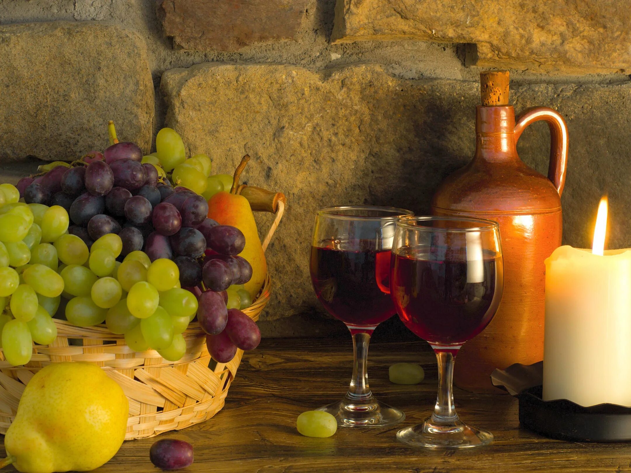 Вино и виноград. Вино и сыр. Вино виноград горы. Вино праздничное.