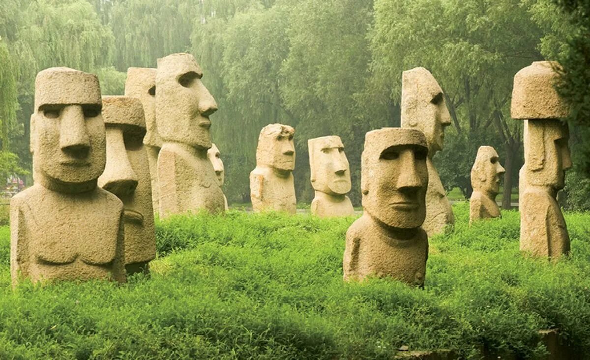 Идол лицо. Каменные истуканы острова пасхи. идолы острова пасхи. каменные статуи острова пасхи. каменные головы на острове пасхи.