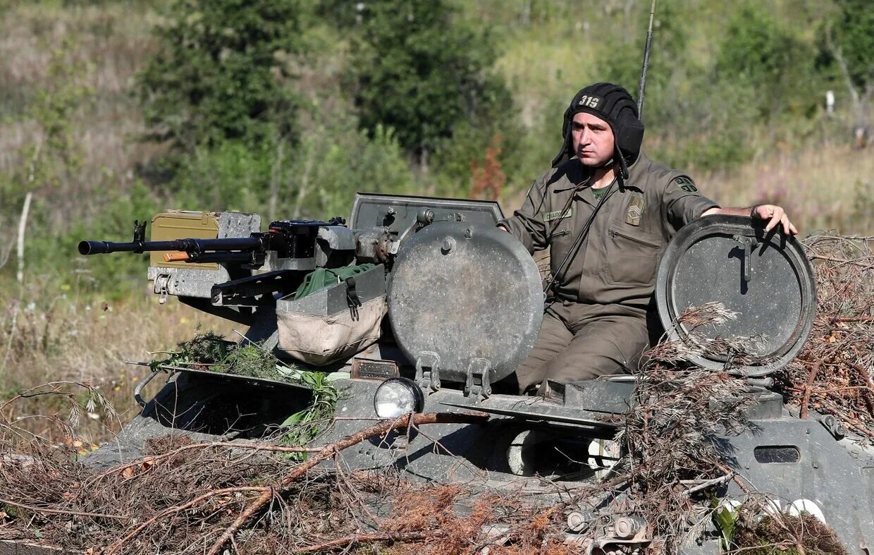 Военное иносми. Военная оборона. Военный Арсенал Сербии. Выставка вооружения в Сербии. Учения Запад 2017 Ленинградская область.