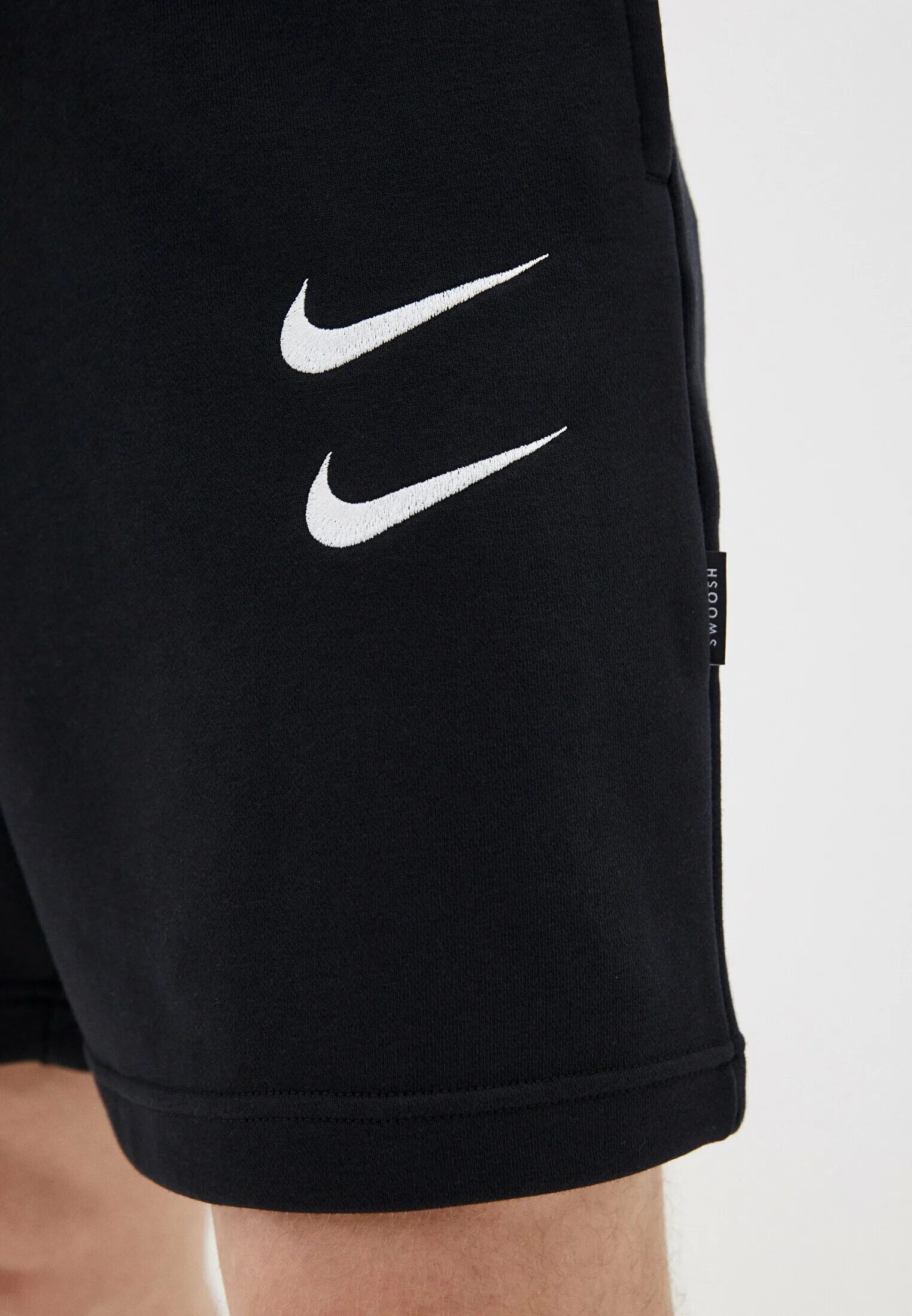 Двойной найк. Шорты Nike m NSW Swoosh short ft. Шорты Nike Swoosh черные. Nike NSW Swoosh шорты черные. Nike Swoosh шорты мужские.