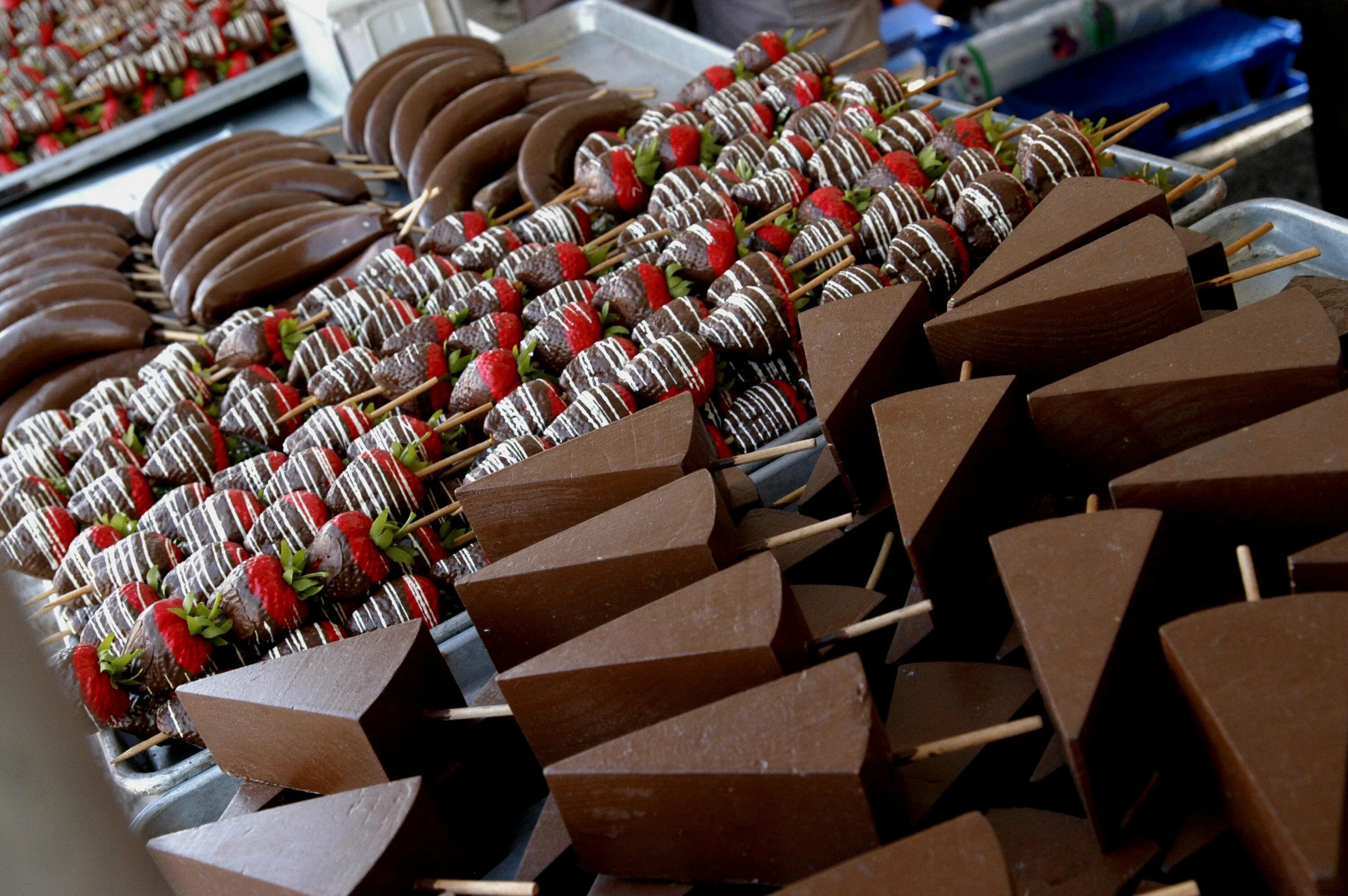 Таррагона шоколад. Шоколадка Tarragona. Шоколад Таррагона фото. Фестиваль шоколада в Италии в Перудже.