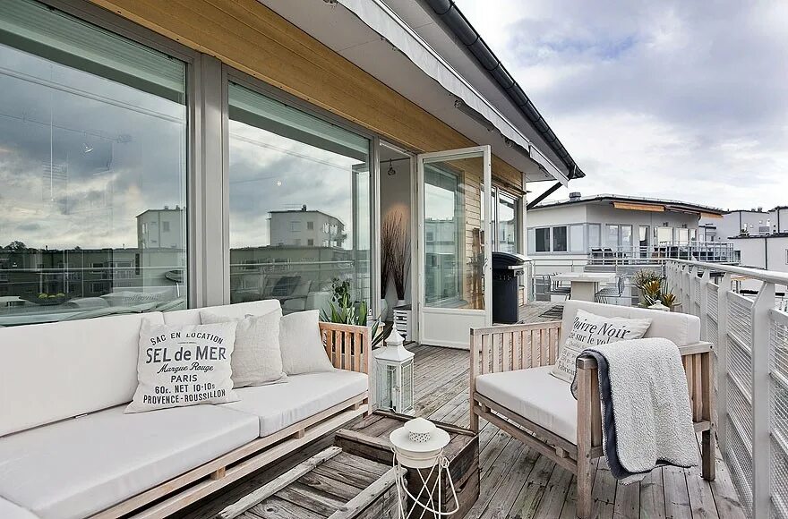 цветовое сочетание веранды. ресторан веранда. современная застекленная веранда дизайн. застекленная веранда зимний сад. Tiny house с односкатной крышей.