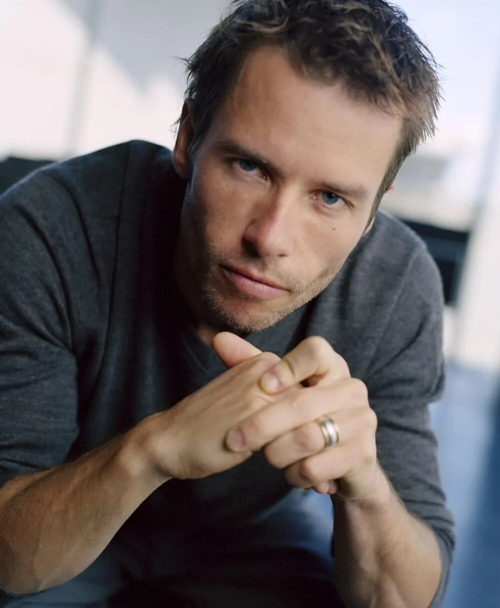 Сэм уортингтон. Наводит актер. Британский актер рэйф файнс. Наводит актер. Мэтью беннет.